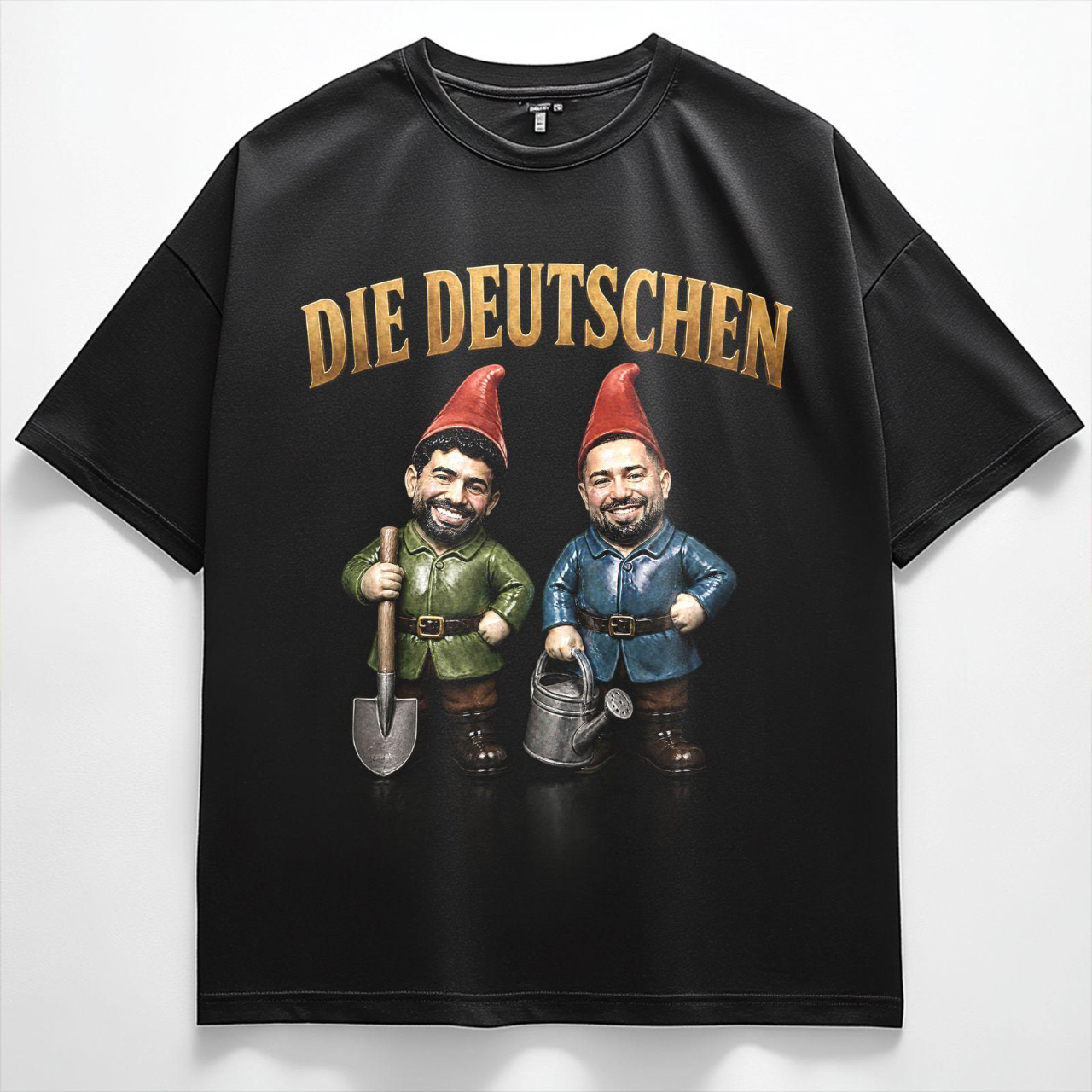 Die Deutschen® - Gartenzwerge - Regular T-Shirt [black]